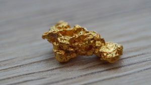 Gold schürfen und Auszubildende finden