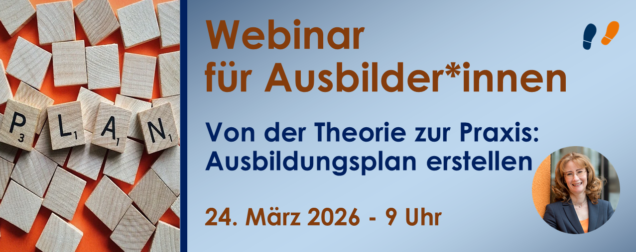 kleine Hölzklötzchen auf denen PLAN steht - Titel bild zum Webinar für Ausbilder*innen: Ausbildungspläne erstellen