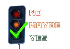 Ampel  mit Beschriftung No, Maybe, Yes und einem grünen Hacken bei Yes als Symbol für das Gewinnen von ausbildenden Fachkräften